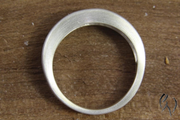 Schlichter Ring aus Silber mit Zirkonia